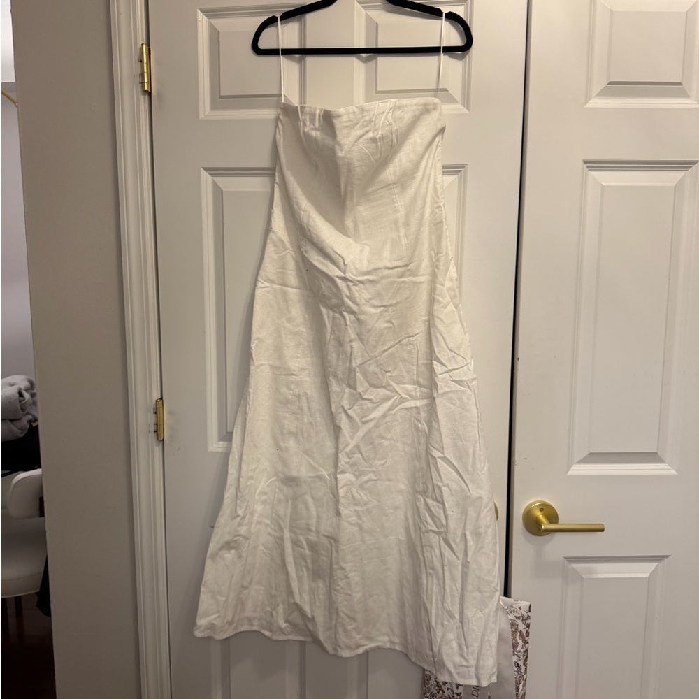 White linen strapless dress